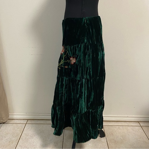 Runway 101 Maxi Skirt Women's Size Medium Emerald Green Embroidered Velvet Skirt - Picture 4 of 13